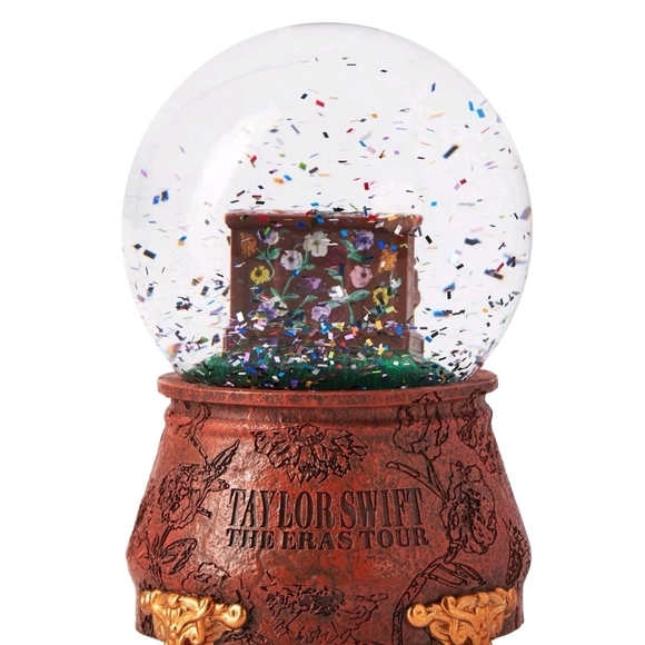 Taylor Swift The Eras Tour Acoustic Piano Snow Globe In Hand - Picture 3 of 3